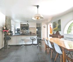 A louer MAISON  6 PIECES 145 M2 BORD DE MER BANDOL