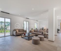 A louer MAISON  6 PIECES 243 M2  MOUGINS