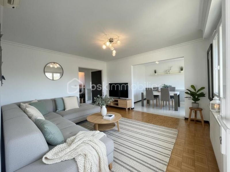 A louer APPARTEMENT T5 99 M2 TERRASSE BORD DE MER LE CANNET