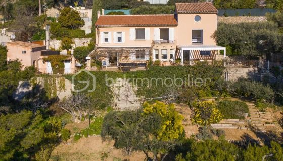 A louer MAISON  6 PIECES 200 M2 VUE MER TOULON