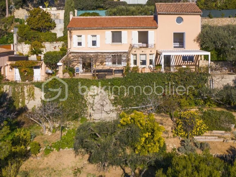 A louer MAISON  6 PIECES 200 M2 VUE MER TOULON