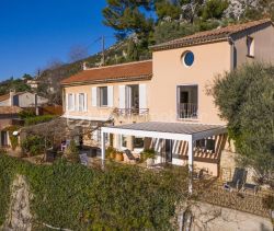 A louer MAISON  6 PIECES 200 M2 VUE MER TOULON