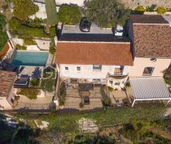 A louer MAISON  6 PIECES 200 M2 VUE MER TOULON