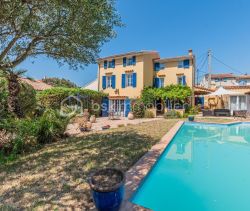 A louer MAISON  DE MAîTRE BORD DE MER SIX FOURS LES PLAGES