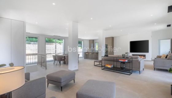 A louer MAISON  6 PIECES 243 M2  MOUGINS