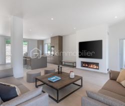 A louer MAISON  6 PIECES 243 M2  MOUGINS