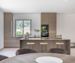 A louer MAISON  6 PIECES 243 M2  MOUGINS