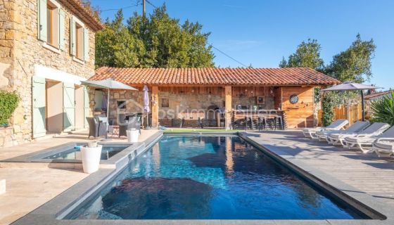 A louer APPARTEMENT T6 284 M2 TERRASSE  MONTAUROUX