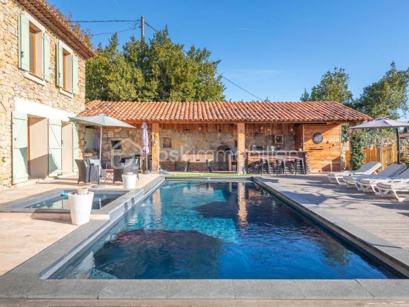 A louer APPARTEMENT T6 284 M2 TERRASSE  MONTAUROUX