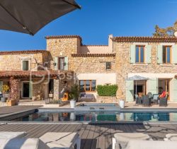 A louer APPARTEMENT T6 284 M2 TERRASSE  MONTAUROUX