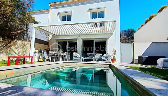 A vendre MAISON  CONTEMPORAINE BORD DE MER LA SEYNE SUR MER