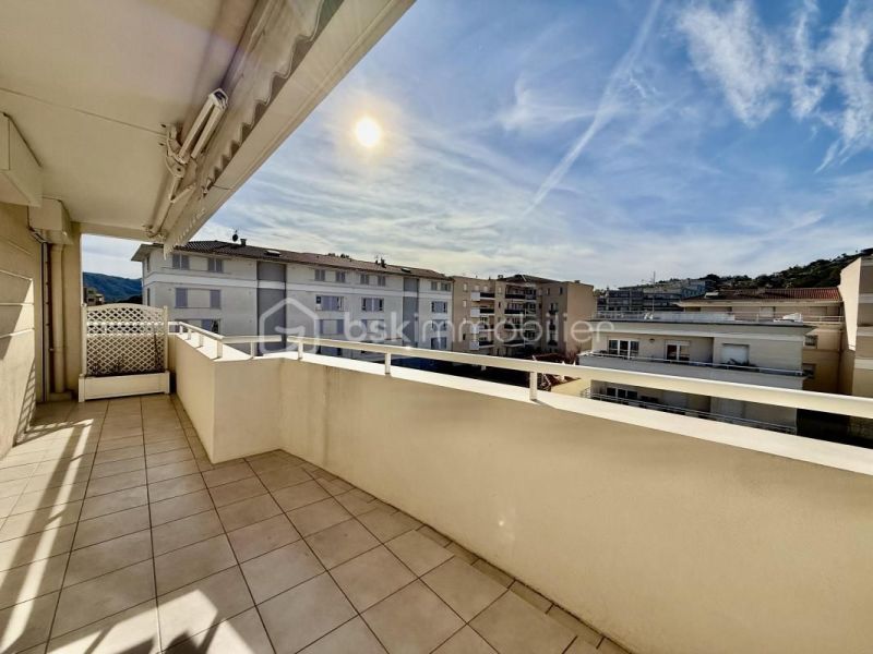 A louer APPARTEMENT T3 65 M2 TERRASSE BORD DE MER MANDELIEU LA NAPOULE