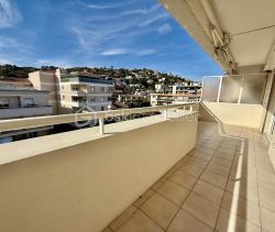 A louer APPARTEMENT T3 65 M2 TERRASSE BORD DE MER MANDELIEU LA NAPOULE
