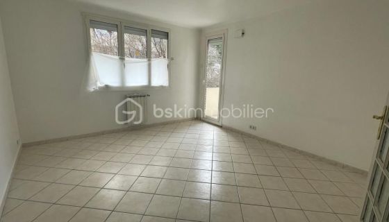 A louer APPARTEMENT T4 65 M2 BORD DE MER TOULON