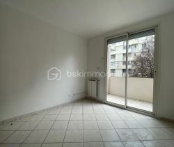 A louer APPARTEMENT T4 65 M2 BORD DE MER TOULON