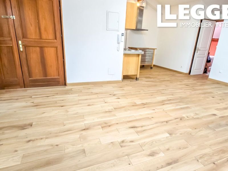 A louer APPARTEMENT T3 100 M2  BORDEAUX