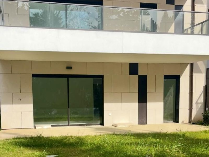 A vendre APPARTEMENT DE PRESTIGE NEUF T2 50 M2 BORD DE MER MARSEILLE 8EME