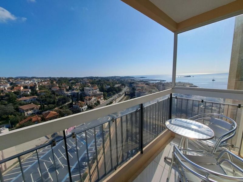 A louer APPARTEMENT DE PRESTIGE T2 48 M2 TERRASSE VUE MER SAINT RAPHAEL