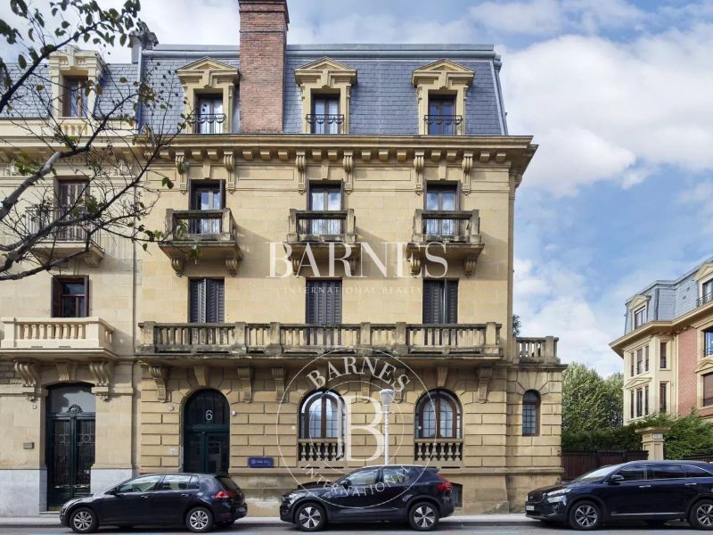 A louer APPARTEMENT DUPLEX T6 138 M2 TERRASSE  SAN SEBASTIáN