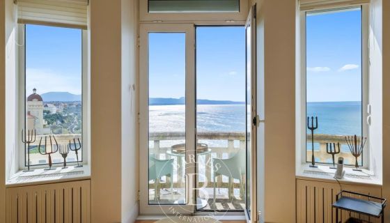 A vendre APPARTEMENT T6 149 M2 BORD DE MER BIARRITZ