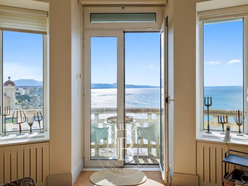 A vendre APPARTEMENT T6 149 M2 BORD DE MER BIARRITZ