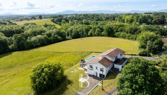 A vendre APPARTEMENT T6 300 M2 TERRASSE  AHETZE