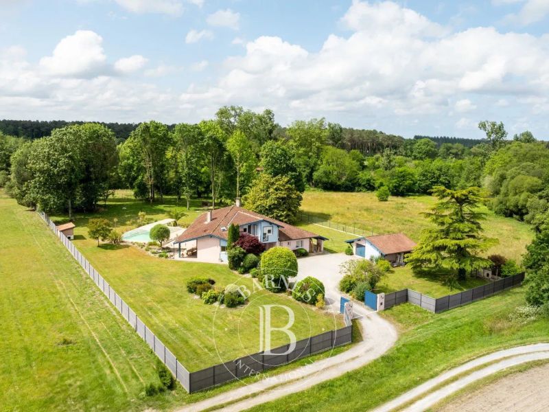 A vendre BELLE MAISON 6 PIECES 240 M² SAINT-VINCENT-DE-TYROSSE