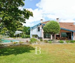 A vendre BELLE MAISON 6 PIECES 240 M² SAINT-VINCENT-DE-TYROSSE