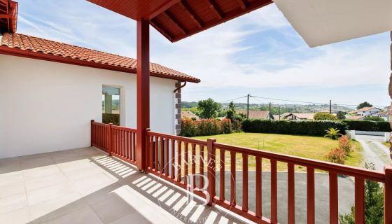 A vendre MAISON 7 PIECES 265 M² VUE MONTAGNE BIDART