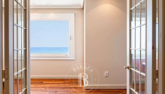 A vendre  APPARTEMENT 110 M² FACE A LA PLAGE DE ZURRIOLA  