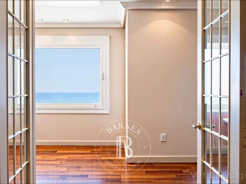 A vendre  APPARTEMENT 110 M² FACE A LA PLAGE DE ZURRIOLA  