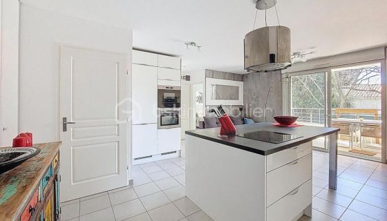 A louer APPARTEMENT T3 67 M2 TERRASSE BORD DE MER TOULON