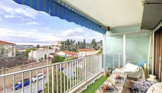 A louer APPARTEMENT DE PRESTIGE T3 77 M2 TERRASSE BORD DE MER CANNES