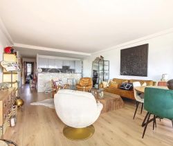 A louer APPARTEMENT DE PRESTIGE T3 77 M2 TERRASSE BORD DE MER CANNES