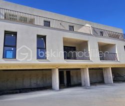 A louer APPARTEMENT DE PRESTIGE NEUF T3 71 M2 BORD DE MER PIETROSELLA