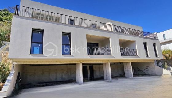 A louer APPARTEMENT DE PRESTIGE NEUF T3 71 M2 BORD DE MER PIETROSELLA