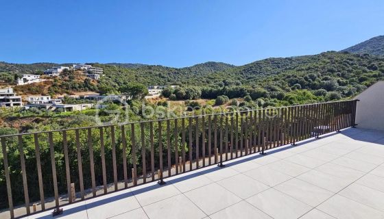A louer APPARTEMENT DE PRESTIGE NEUF T3 67 M2 TERRASSE BORD DE MER PIETROSELLA
