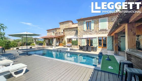 A louer APPARTEMENT T6 284 M2 TERRASSE  MONTAUROUX