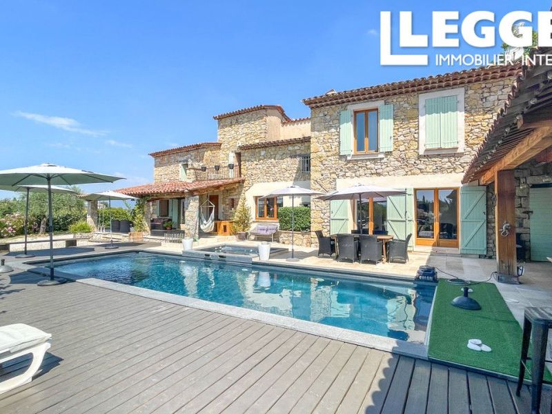 A louer APPARTEMENT T6 284 M2 TERRASSE  MONTAUROUX