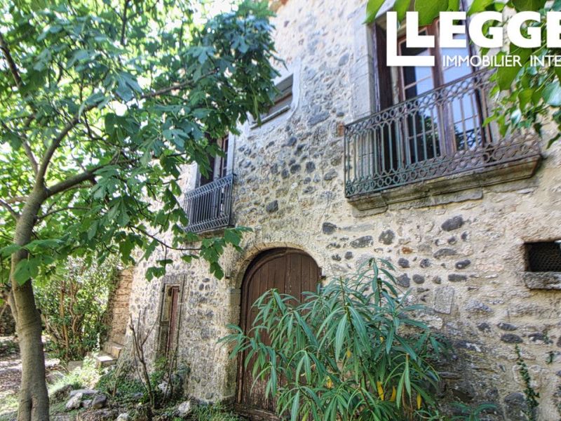 A vendre Charmante maison de caractÃ¨re, 4 chambres, avec jardin dans un joli village proche de Clermont l'Herault