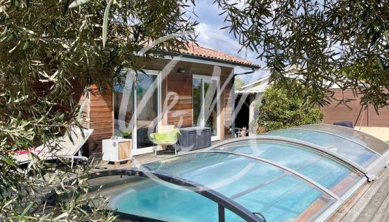 A vendre MAISON  CONTEMPORAINE BORD DE MER LE PORGE