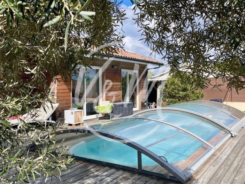 A vendre MAISON  CONTEMPORAINE BORD DE MER LE PORGE