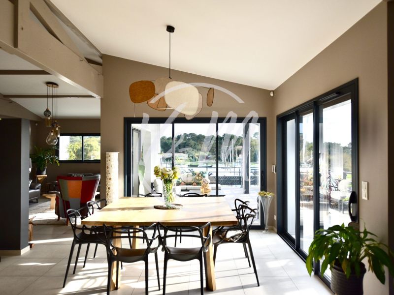 A vendre MAISON  D'ARCHITECTE BORD DE MER LANTON