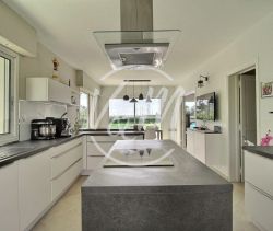 A vendre MAISON  6 PIECES 190 M2 BORD DE MER LANTON