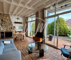 A vendre MAISON  DE MAîTRE BORD DE MER LANTON