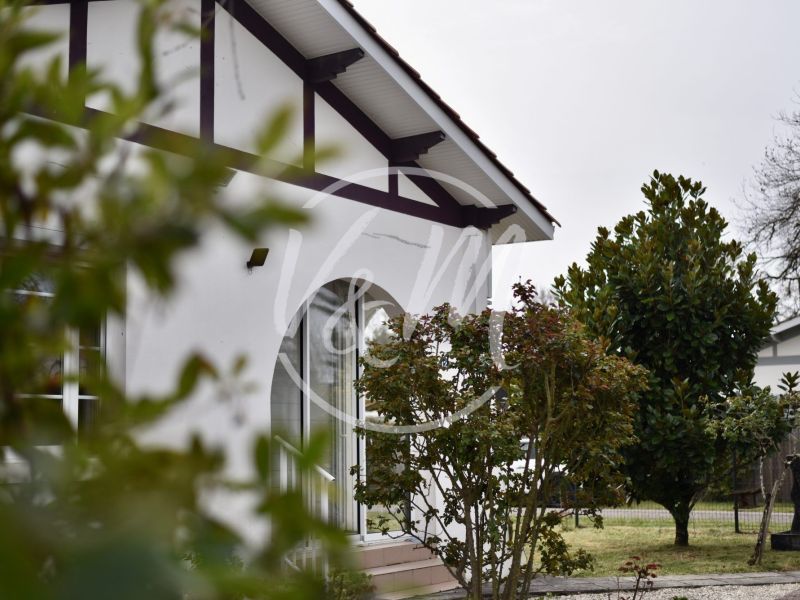 A vendre MAISON  6 PIECES 125 M2 BORD DE MER LANTON