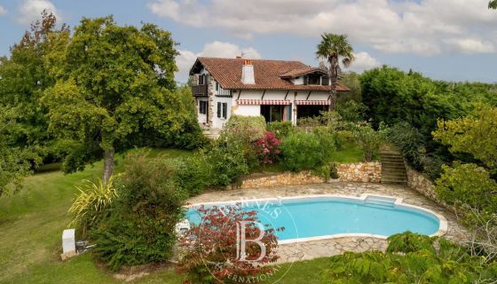 A vendre  MAISON 150 M² SUR TERRAIN DE 2 100 M² AVEC PISCINE  AHETZE