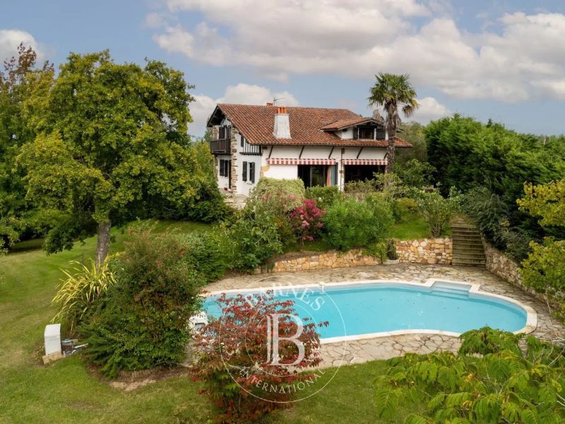 A vendre  MAISON 150 M² SUR TERRAIN DE 2 100 M² AVEC PISCINE  AHETZE