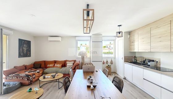 A vendre APPARTEMENT DE PRESTIGE T3 75 M2 TERRASSE BORD DE MER LA CIOTAT