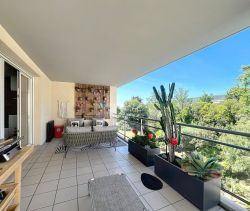 A vendre APPARTEMENT DE PRESTIGE T3 75 M2 TERRASSE BORD DE MER LA CIOTAT